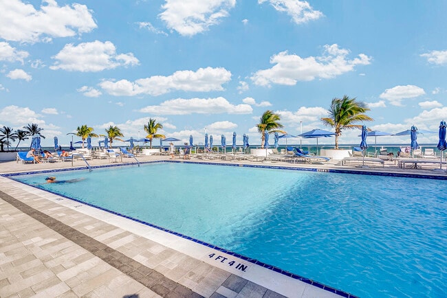 Building Photo - 1904 S Ocean Dr