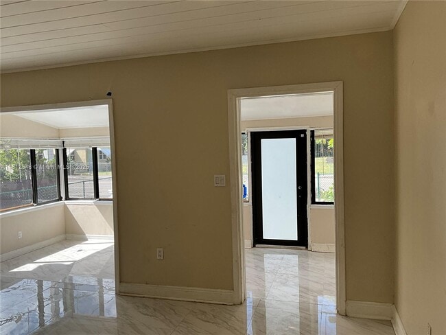 Building Photo - 418 NW 48th St