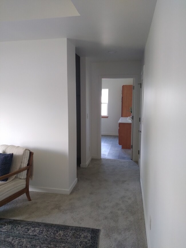 Building Photo - 2701 Pond Dr