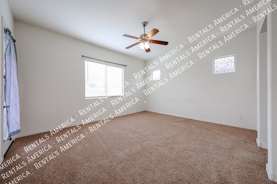 Building Photo - 1133 E Buckingham Ave