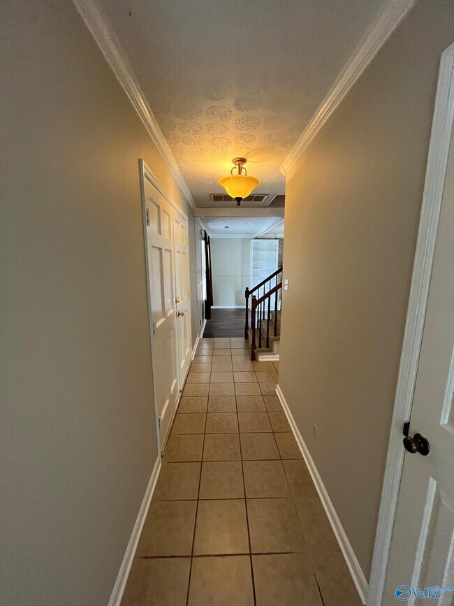 Building Photo - 2006 Lancaster Ave SW