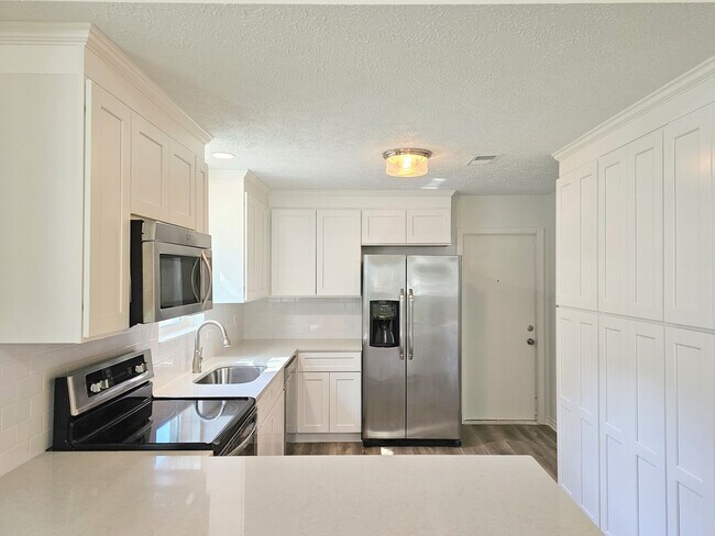 Building Photo - 10615 Heatherford Dr