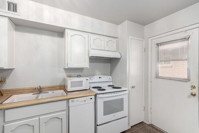 Building Photo - Prime Tempe Location – Minutes from ASU!