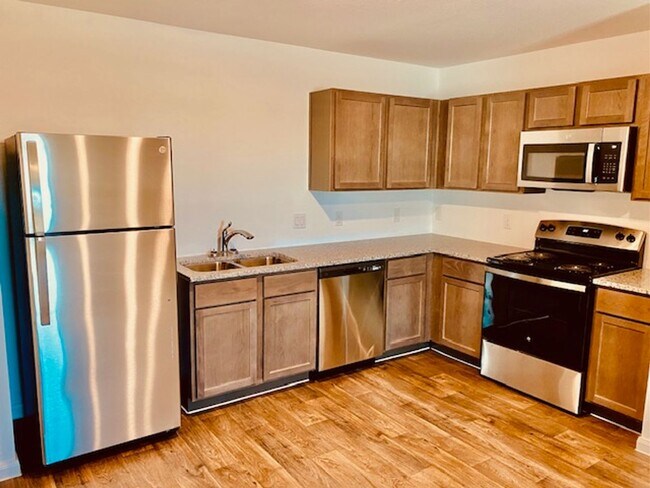 Building Photo - Beautiful Brand New 3 bedroom 2 bath lease...