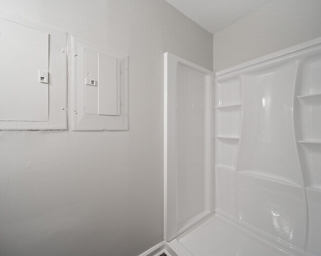 Building Photo - 2371 Swallow Cir SE