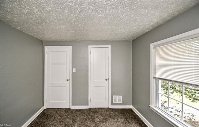 Building Photo - 1699 Sunset Ave