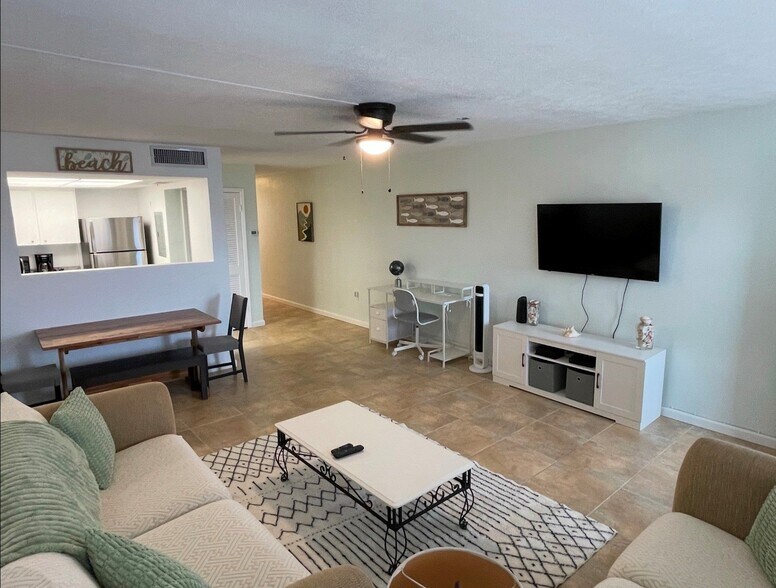 Building Photo - 6161 Gulf Winds Dr
