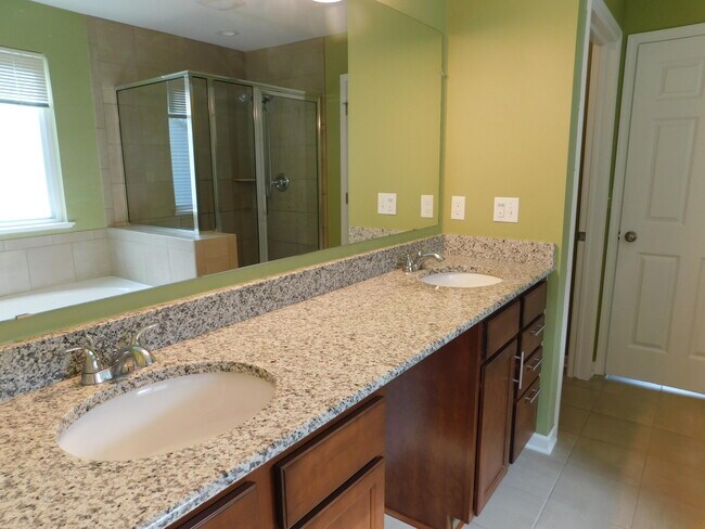 Building Photo - 4251 Lilac Ln