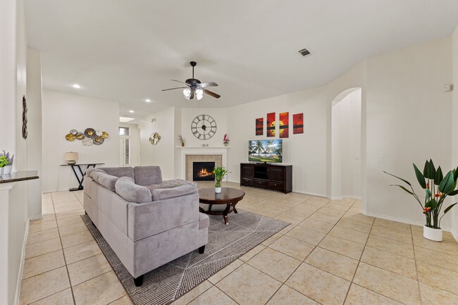 Building Photo - 19914 Sagebrush Cove