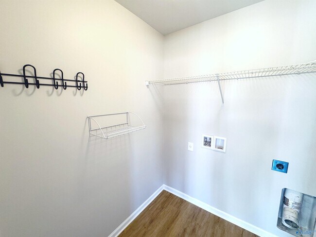 Building Photo - 121 Daymark Dr