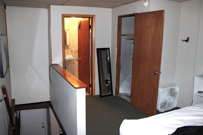 Building Photo - 967-971 Ch - student