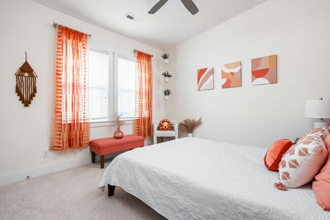 Building Photo - 1616 Pleasant St