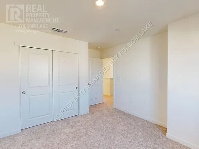 Building Photo - New 3bd 2.5ba home in the Riverblossom at ...