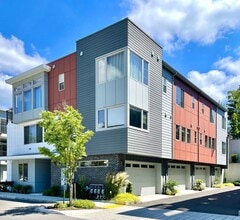 Building Photo - Great Townhome for rent