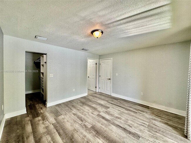 Building Photo - 15430 SW 82nd Ln