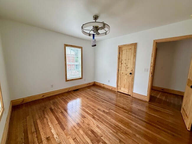 Building Photo - Forest Acres