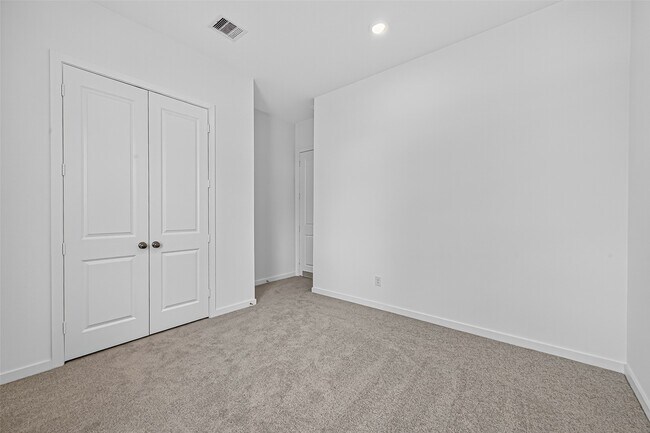 Building Photo - 11119 Poplar Tree Dr