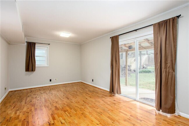 Building Photo - 4089 Longview Dr