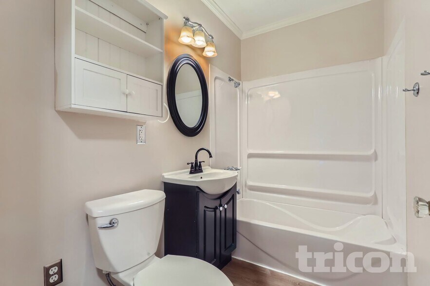 Building Photo - 906 Cherokee Ave