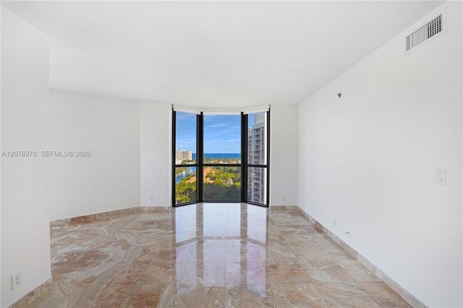 Building Photo - 3600 Yacht Club Dr
