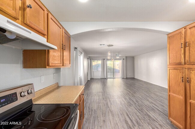 Building Photo - 2609 S Devonna Ln