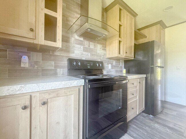 Building Photo - Spacious 4-Bedroom Home on 1 Acre in Peaceful Rickman Setting