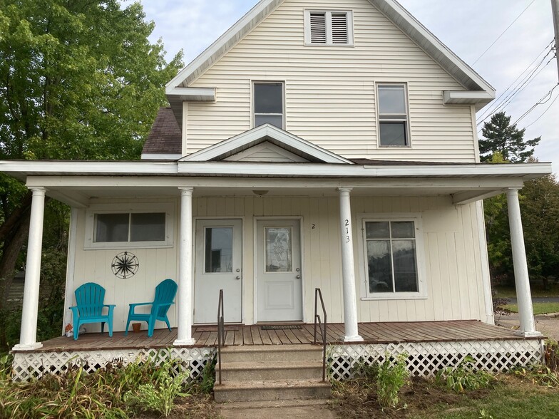 Front Porch - 213 Lake Ave W