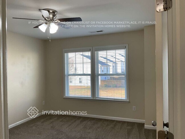 Building Photo - 2504 Blue Moss Dr