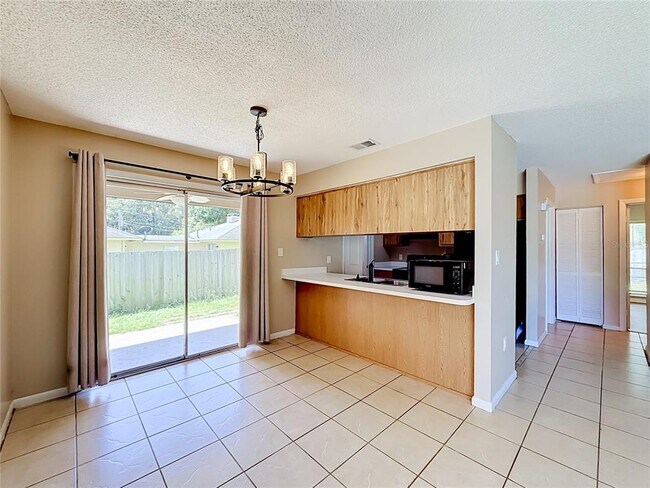 Building Photo - 4050 SE 20th Ct