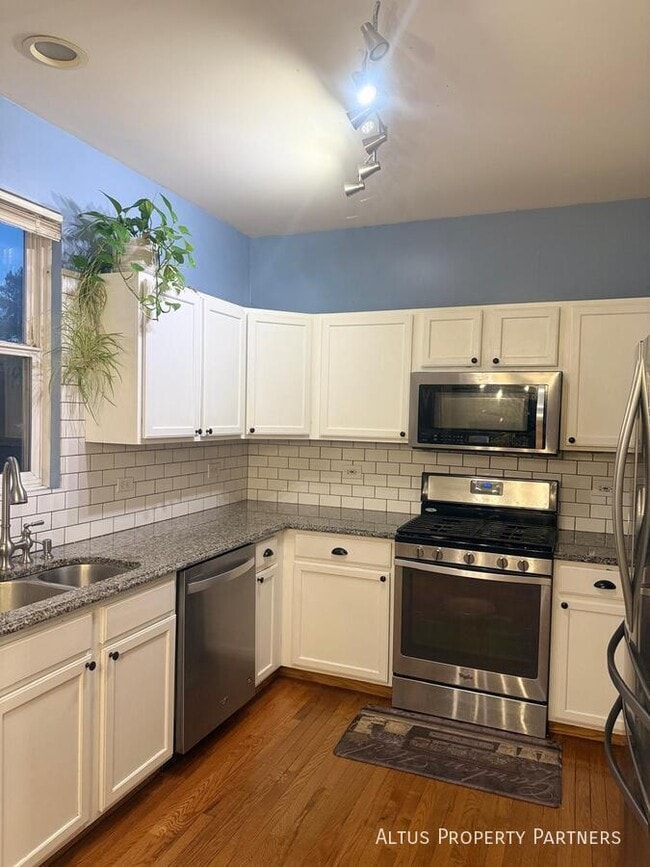 Building Photo - 1951 Spinnaker Ct