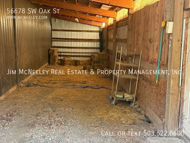 Building Photo - 56678 SW Oak St