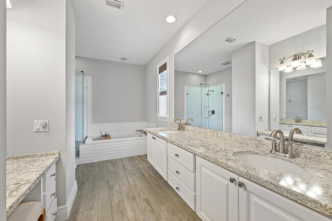 Building Photo - 140 Sweet Bay Cir