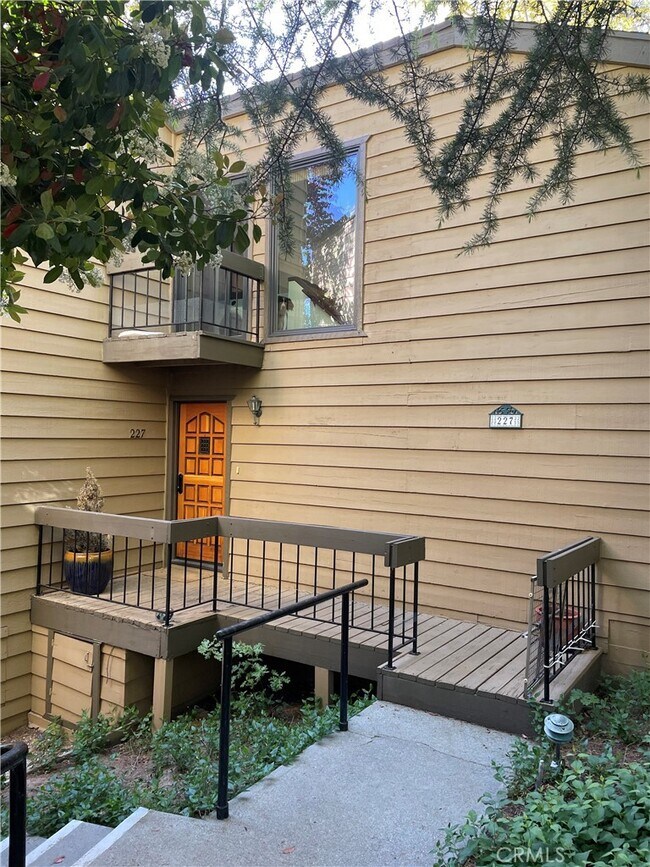 Building Photo - 27721 Peninsula Dr