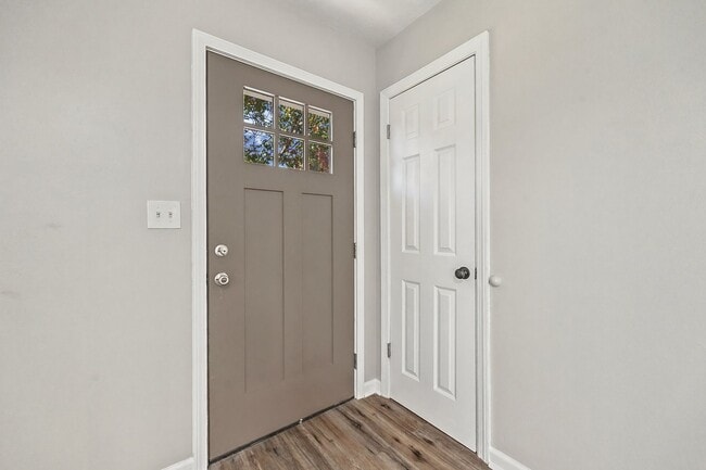 Building Photo - Newly renovated, adorable 3-bedroom, 1-bat...