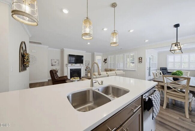 Building Photo - Lease OR Lease to Own