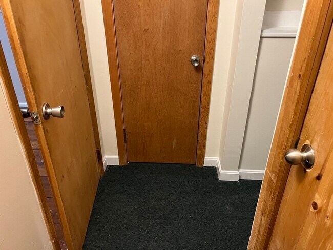 Building Photo - 120 Bond Rd