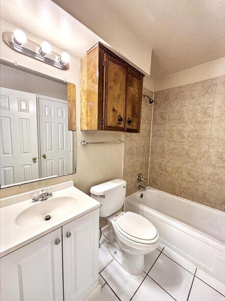 Building Photo - 7206 Maple Ln