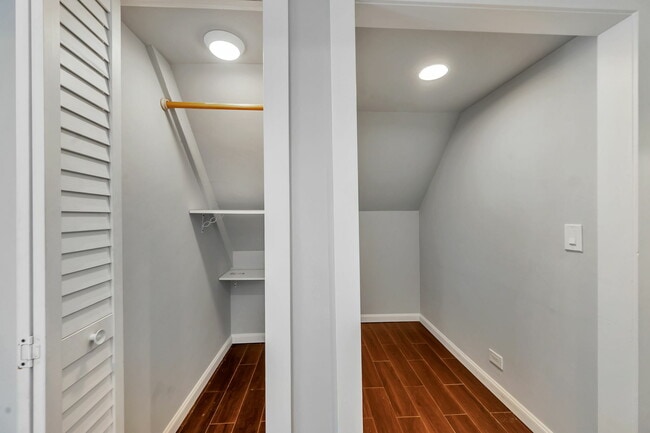 Building Photo - 91 Middlefield Dr