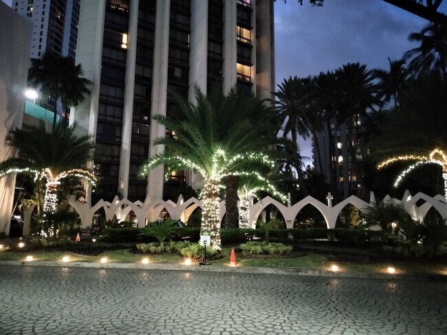 Entrance at night - 300 Wai Nani Way