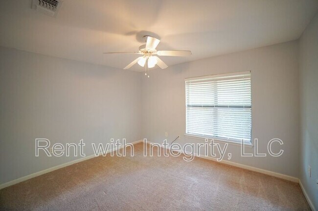 Building Photo - 741 White Dr