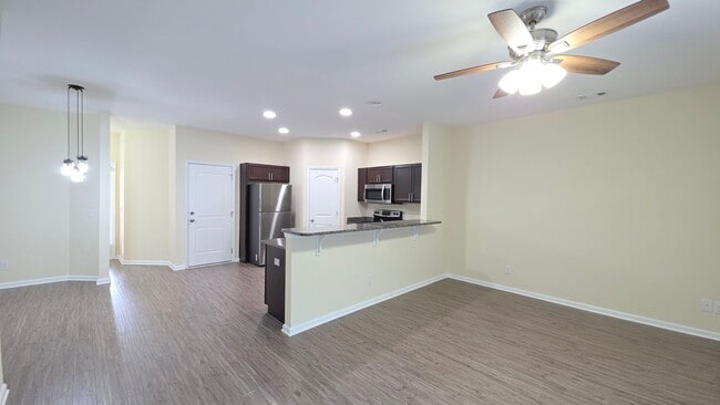 Building Photo - 3 Bedroom, 2.5 bath townhome in Creekside of Richmond Hill