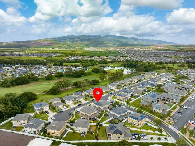 Building Photo - Welcome to this bright and inviting 3 bedroom