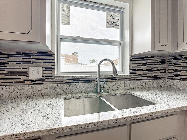 Building Photo - 115 Lindenwood Ln