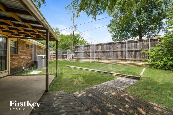 Building Photo - 826 Woodhaven Ln