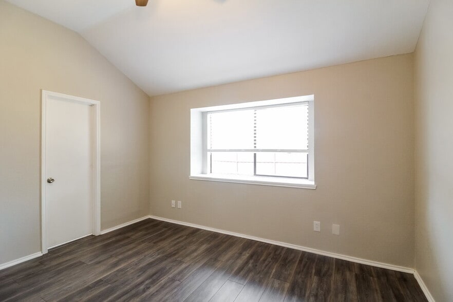 Building Photo - 912 Blewitt Dr