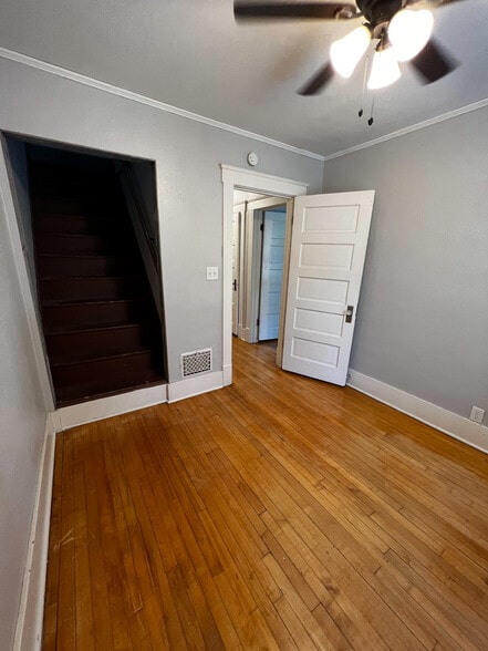 Building Photo - 820 10th Ave N