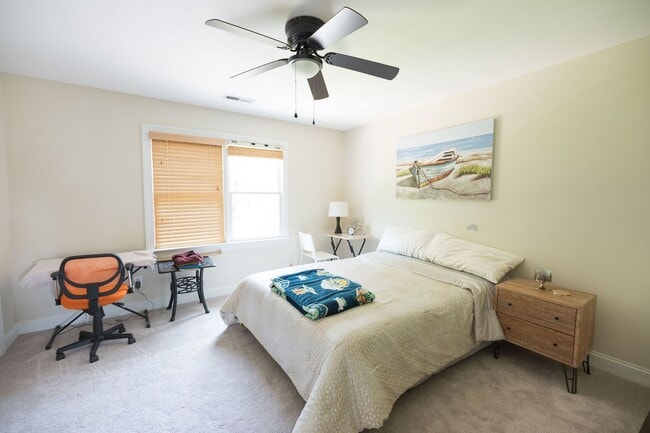 Building Photo - Spacious & Striking 3-story brick Executive 4 bedroom 4.5 bathroom home in Oak Ridge NC + Lawn ca...