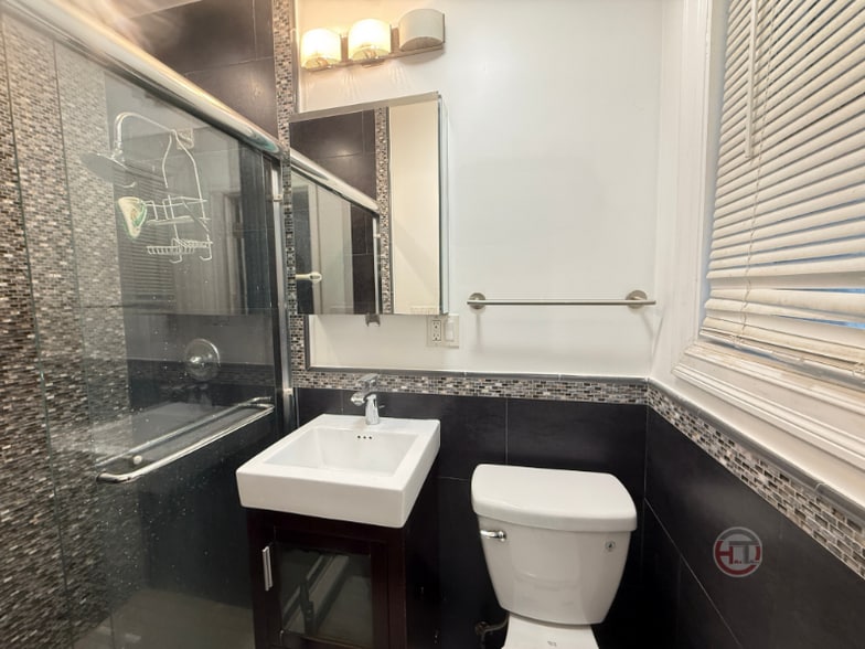 Building Photo - 1858 Hutchinson Riv Pkwy