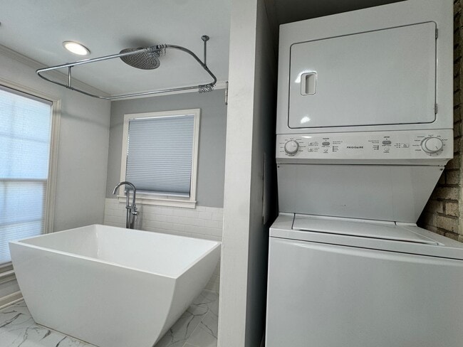 Building Photo - 823 W. Fifth Street