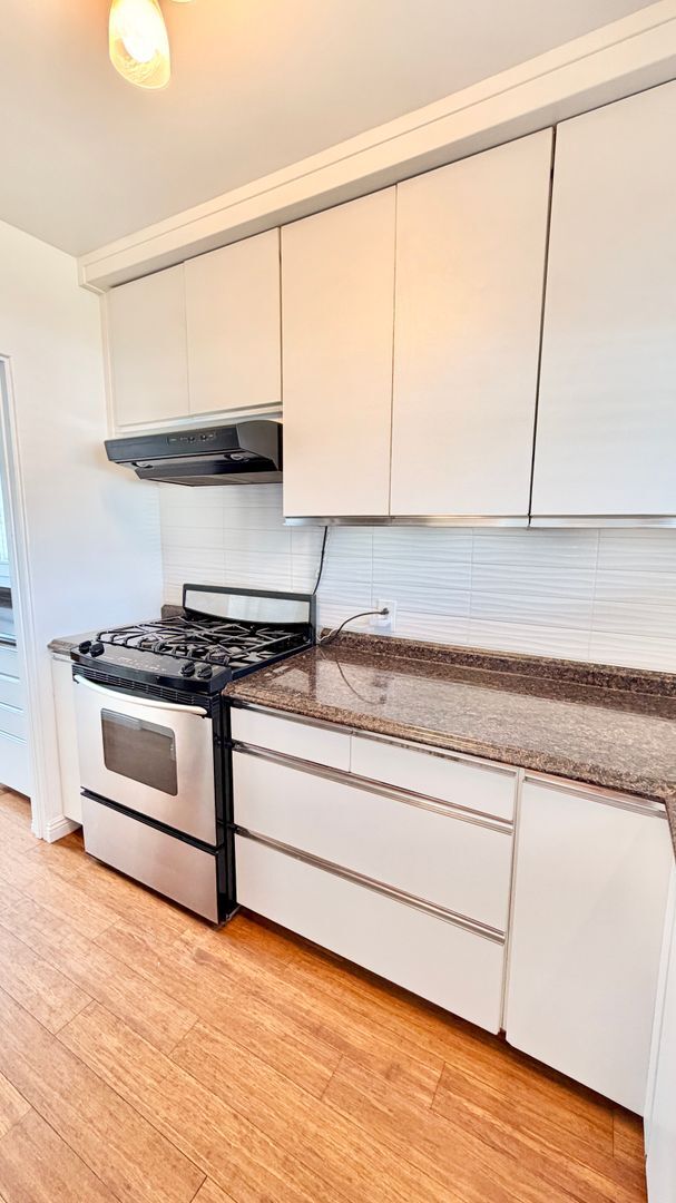 Building Photo - Darling Single Story Home, Blocks from the Beach, Amazing Location, & Close to Everything!
